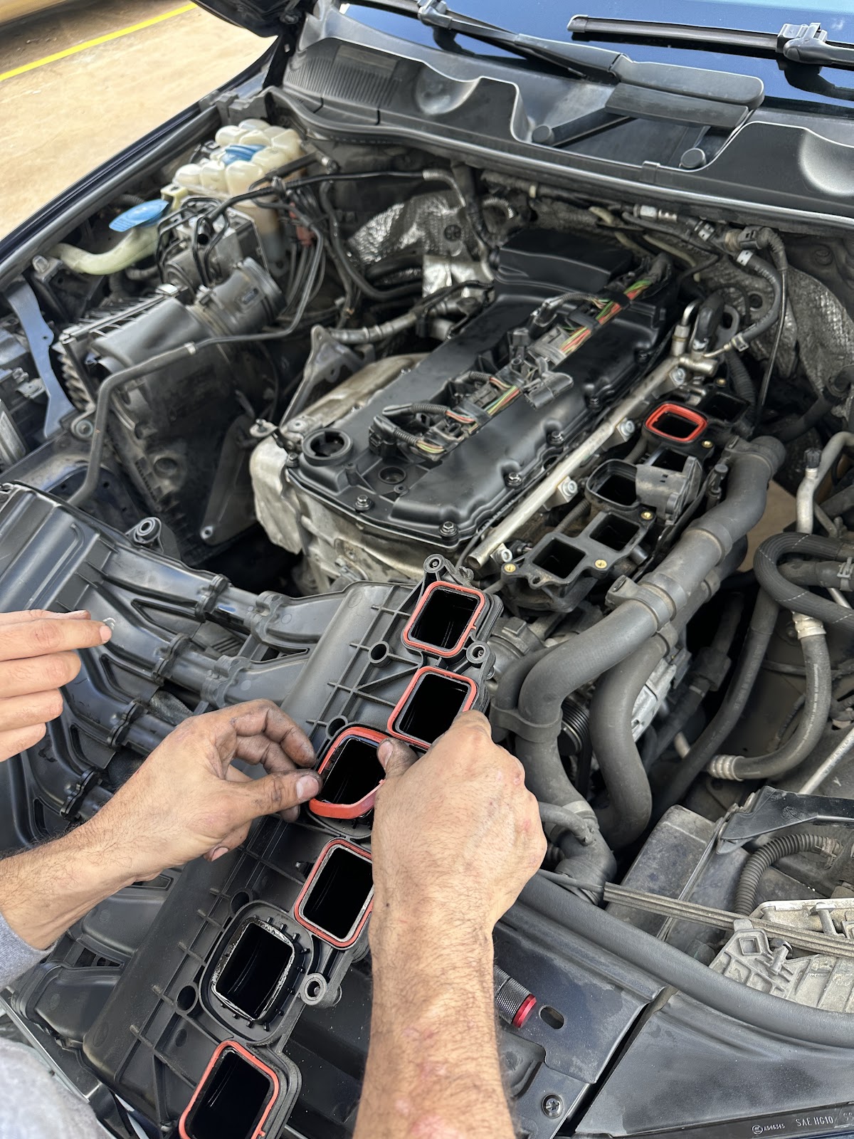 Axoy Motors service bay